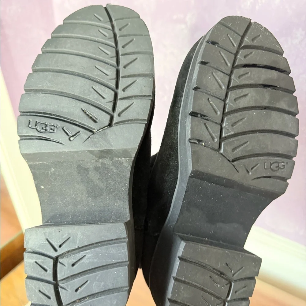 UGG SZ 37 Black Suede Sherpa Boots w Side Zip and platform heel.